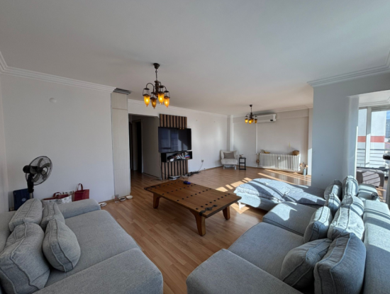 Alsancak Şair Eşrefte 3+1 Otoparklı 4.Kat Bakımlı Kiralık Daire!