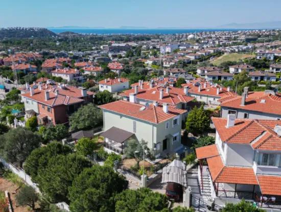 Güzelbahçe Kahramandere Avukatlar Sitesi’nde  Bahçeli – Şömineli – 3+1 Kiralık Villa