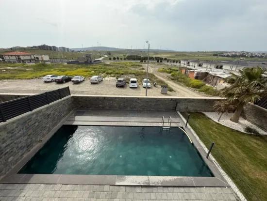 Seferihisar Bahçeşehir’de Malikaneler Bölgesinde Kiralık Müstakil Havuzlu Villa