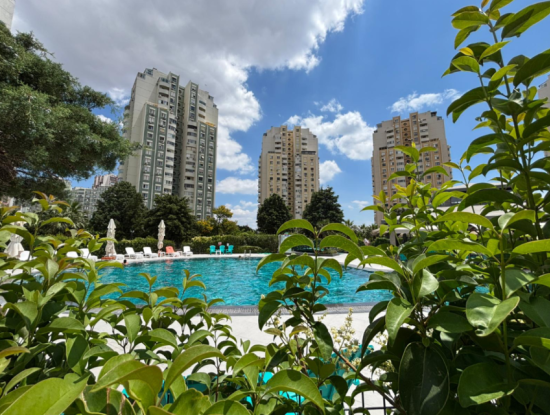 Karşıyaka Mavişehir Albatros’ta 16.Kat Teraslı 1+1 Kiralık Daire