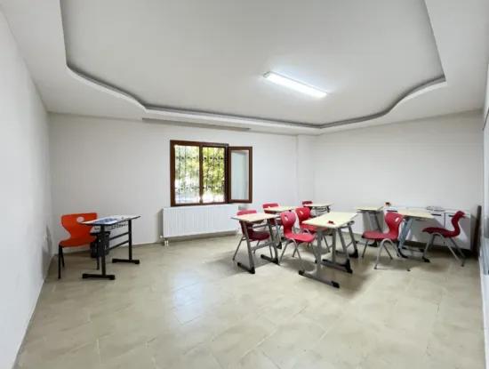 Seferihisar Şehir Merkezinde Satılık 3+1 Daire | 130 M² | Ayrı Mutfak | Zemin Kat | Önü Açık