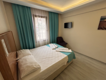 Çeşme Marinada Ruhsatlı 13 Odalı Kiralık Otel