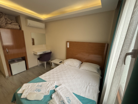 Çeşme Marinada Ruhsatlı 13 Odalı Kiralık Otel