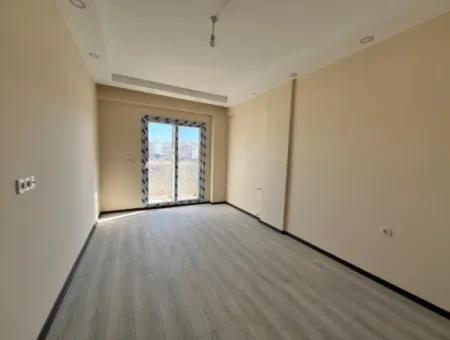 Seferihisar Stadyum Arkasında, Yüksek Kira Getirisi Ve Prim Potansiyeline Sahip Sıfır 1+1 Daire! 