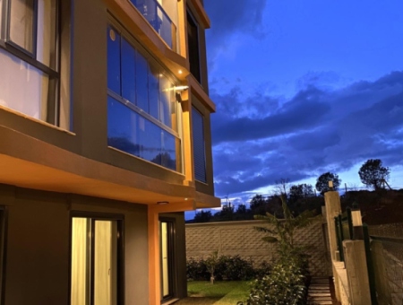 Seferihisar Camikebir Mahallesi Gözsüzler Caddesi'nde Havuzlu Site İçerisinde Eşyalı Kiralık 1+1 Daire