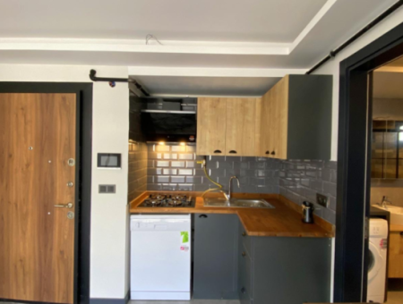 Seferihisar Camikebir Mahallesi Gözsüzler Caddesi'nde Havuzlu Site İçerisinde Eşyalı Kiralık 1+1 Daire