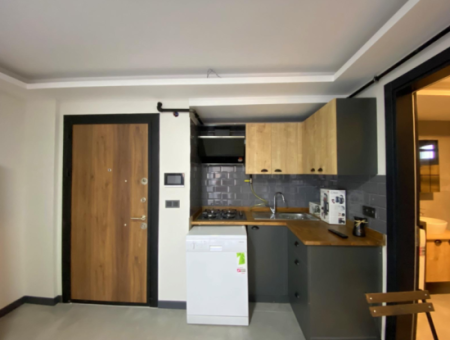 Seferihisar Camikebir Mahallesi Gözsüzler Caddesi'nde Havuzlu Site İçerisinde Eşyalı Kiralık 1+1 Daire