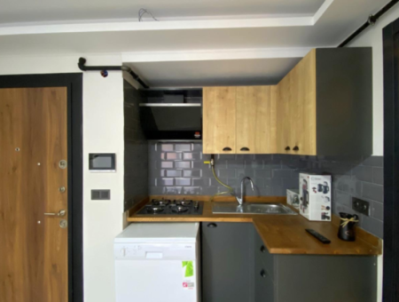 Seferihisar Camikebir Mahallesi Gözsüzler Caddesi'nde Havuzlu Site İçerisinde Eşyalı Kiralık 1+1 Daire