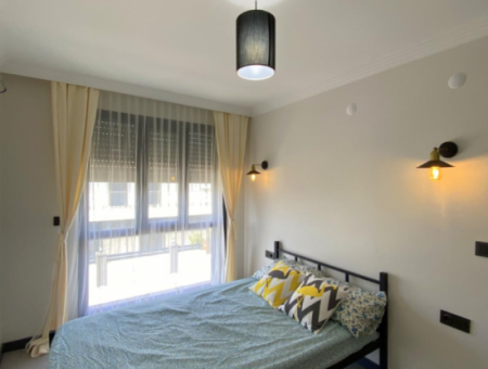 Seferihisar Camikebir Mahallesi Gözsüzler Caddesi'nde Havuzlu Site İçerisinde Eşyalı Kiralık 1+1 Daire