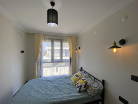 Seferihisar Camikebir Mahallesi Gözsüzler Caddesi'nde Havuzlu Site İçerisinde Eşyalı Kiralık 1+1 Daire