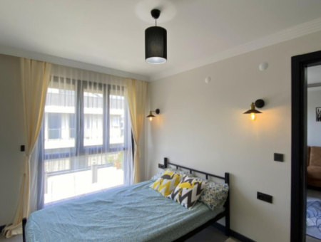 Seferihisar Camikebir Mahallesi Gözsüzler Caddesi'nde Havuzlu Site İçerisinde Eşyalı Kiralık 1+1 Daire