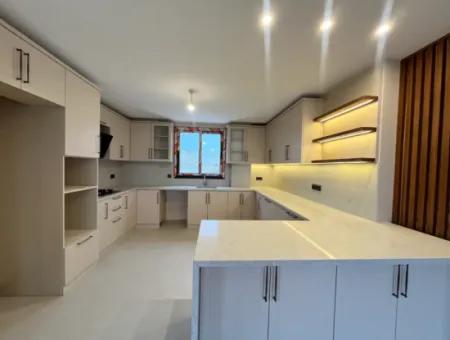 Seferihisar’da Müstakil Havuzlu, 5+2 Geniş Kullanımlı Kiralık Villa