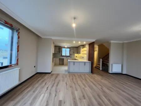 Seferihisar’da Müstakil Havuzlu, 5+2 Geniş Kullanımlı Kiralık Villa