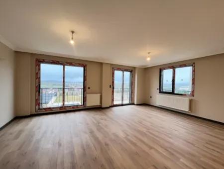 Seferihisar’da Müstakil Havuzlu, 5+2 Geniş Kullanımlı Kiralık Villa