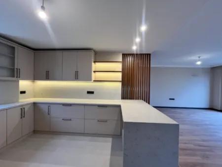 Seferihisar’da Müstakil Havuzlu, 5+2 Geniş Kullanımlı Kiralık Villa