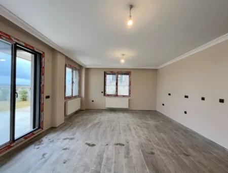 Seferihisar’da Müstakil Havuzlu, 5+2 Geniş Kullanımlı Kiralık Villa