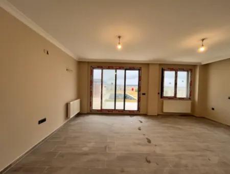 Seferihisar’da Müstakil Havuzlu, 5+2 Geniş Kullanımlı Kiralık Villa