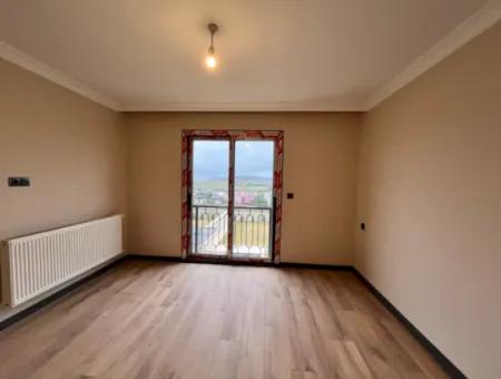 Seferihisar’da Müstakil Havuzlu, 5+2 Geniş Kullanımlı Kiralık Villa