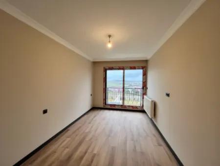 Seferihisar’da Müstakil Havuzlu, 5+2 Geniş Kullanımlı Kiralık Villa