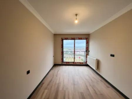 Seferihisar’da Müstakil Havuzlu, 5+2 Geniş Kullanımlı Kiralık Villa