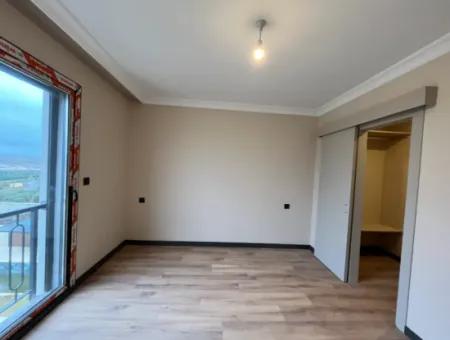 Seferihisar’da Müstakil Havuzlu, 5+2 Geniş Kullanımlı Kiralık Villa