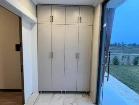 Seferihisar’da Müstakil Havuzlu, 5+2 Geniş Kullanımlı Kiralık Villa