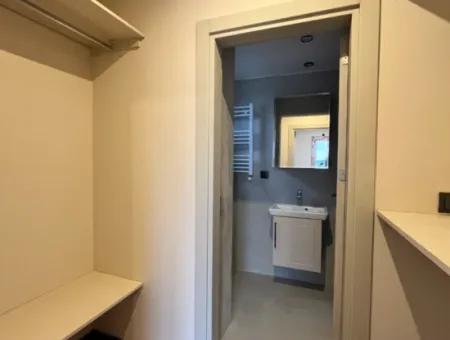Seferihisar’da Müstakil Havuzlu, 5+2 Geniş Kullanımlı Kiralık Villa