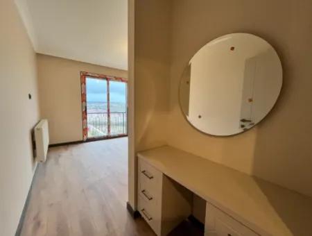 Seferihisar’da Müstakil Havuzlu, 5+2 Geniş Kullanımlı Kiralık Villa