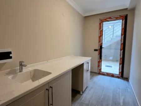 Seferihisar’da Müstakil Havuzlu, 5+2 Geniş Kullanımlı Kiralık Villa