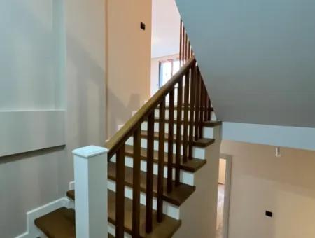Seferihisar’da Müstakil Havuzlu, 5+2 Geniş Kullanımlı Kiralık Villa
