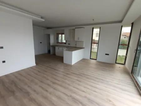 Akarca'da Denize 70 Adım Mesafede 4+1 Köşe Parsel Sıfır Villa