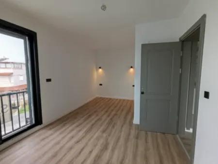 Akarca'da Denize 70 Adım Mesafede 4+1 Köşe Parsel Sıfır Villa