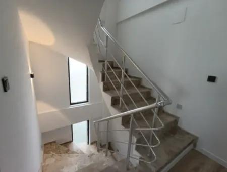 Akarca'da Denize 70 Adım Mesafede 4+1 Köşe Parsel Sıfır Villa