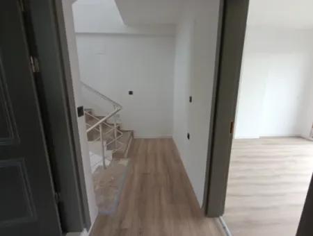 Akarca'da Denize 70 Adım Mesafede 4+1 Köşe Parsel Sıfır Villa