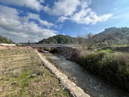 Seferihisar Kavakdere’de 1800 M² Arsa İçinde Taş Ev Ve Zeytinlik