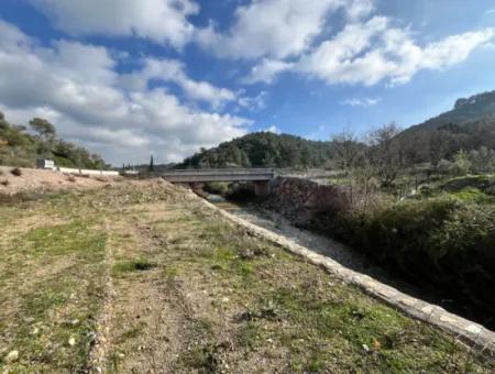 Seferihisar Kavakdere’de 1800 M² Arsa İçinde Taş Ev Ve Zeytinlik