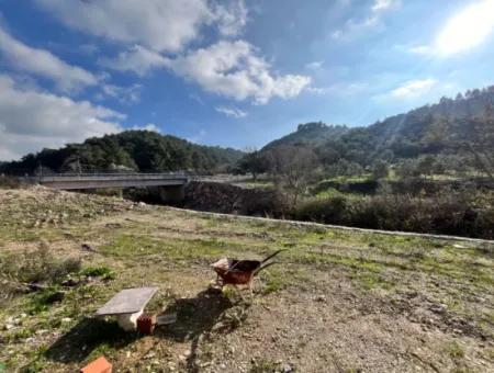 Seferihisar Kavakdere’de 1800 M² Arsa İçinde Taş Ev Ve Zeytinlik