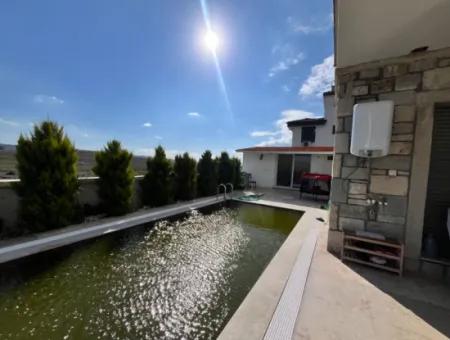Seferihisar Akarca’da Denize Yakın, Müstakil Havuzlu, Taş Mimarili Lüks Villa
