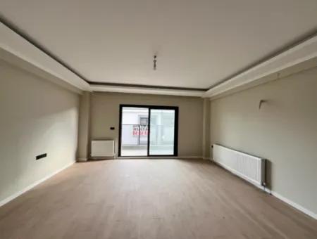 Seferihisar Camikebir Mahallesinde Bahçeli, Havuzlu Ve Güvenlikli Sitede 3+1 Ara Kat Ferah Daire!