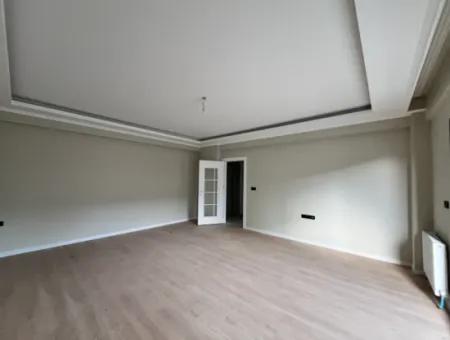 Seferihisar Camikebir Mahallesinde Bahçeli, Havuzlu Ve Güvenlikli Sitede 3+1 Ara Kat Ferah Daire!