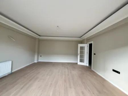 Seferihisar Camikebir Mahallesinde Bahçeli, Havuzlu Ve Güvenlikli Sitede 3+1 Ara Kat Ferah Daire!