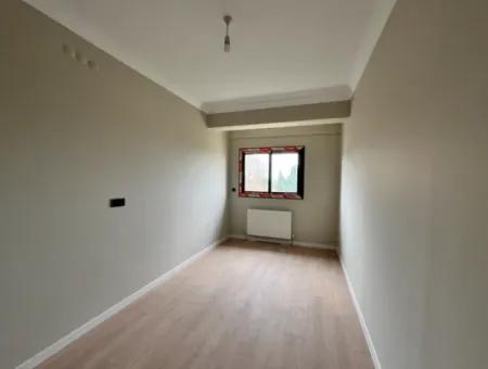 Seferihisar Camikebir Mahallesinde Bahçeli, Havuzlu Ve Güvenlikli Sitede 3+1 Ara Kat Ferah Daire!