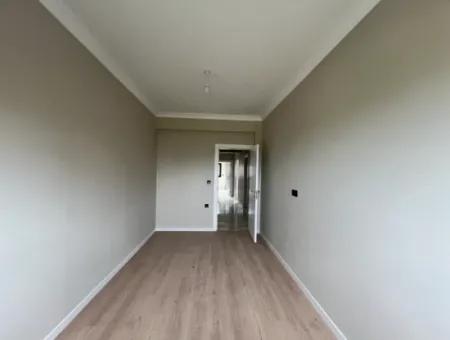 Seferihisar Camikebir Mahallesinde Bahçeli, Havuzlu Ve Güvenlikli Sitede 3+1 Ara Kat Ferah Daire!