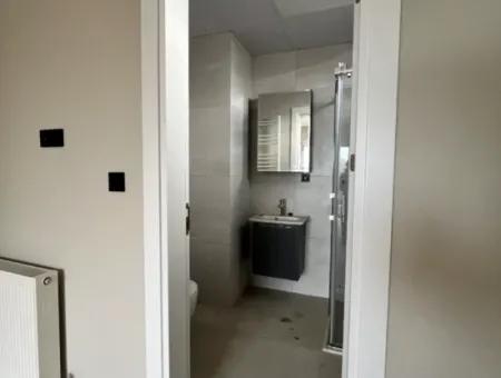Seferihisar Camikebir Mahallesinde Bahçeli, Havuzlu Ve Güvenlikli Sitede 3+1 Ara Kat Ferah Daire!
