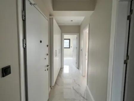 Seferihisar Camikebir Mahallesinde Bahçeli, Havuzlu Ve Güvenlikli Sitede 3+1 Ara Kat Ferah Daire!