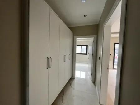 Seferihisar Camikebir Mahallesinde Bahçeli, Havuzlu Ve Güvenlikli Sitede 3+1 Ara Kat Ferah Daire!