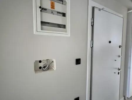 Seferihisar Camikebir Mahallesinde Bahçeli, Havuzlu Ve Güvenlikli Sitede 3+1 Ara Kat Ferah Daire!