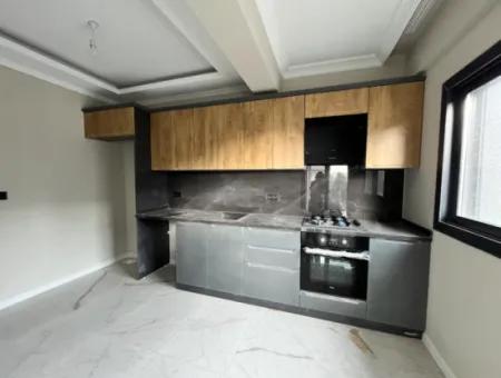Seferihisar Camikebir Mahallesinde Bahçeli, Havuzlu Ve Güvenlikli Sitede 3+1 Ara Kat Ferah Daire!