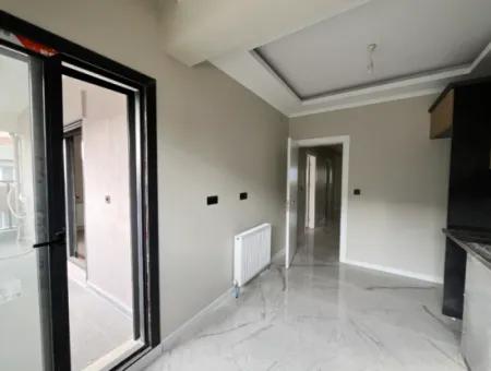 Seferihisar Camikebir Mahallesinde Bahçeli, Havuzlu Ve Güvenlikli Sitede 3+1 Ara Kat Ferah Daire!