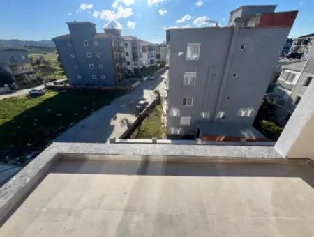 Seferihisar Çolakibrahimbey Mahallesi'nde Havuzlu Site İçerisinde, Luwi Çarşı'ya Yakın Sıfır 2+1 Daireler! 